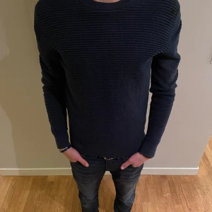 J.linderberg tröja - Säljer nu denna J.Lindeberg tröja för har inte användning av den längre, skick7/10 ny pris”1200kr” mitt pris” 399kr”