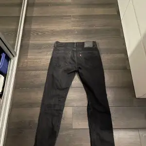 Hej, jag säljer mina jeans som hat blivit för små. De är i bra skick. Storlek 32-30. Hör av dig om du har några frågor😀