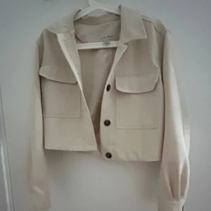 Lättare jacka - Jätte fin jacka i bra skick 
