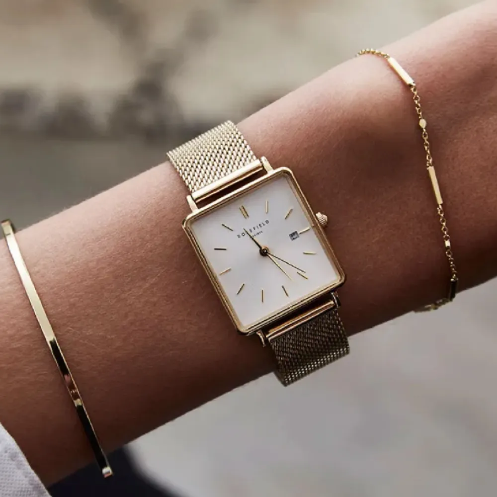  Fin, elegant och classy klocka från märket Rosefield säljs för 890kr. Klockan är i ny skick✨. Övrigt.