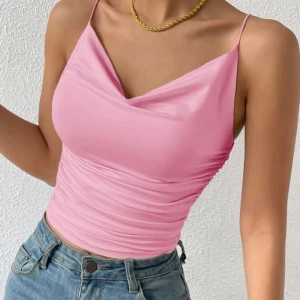 Linne från SHEIN  - Säljer ett rosa linne från SHEIN, aldrig använd! 