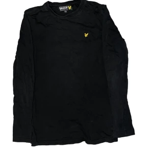 Lyle and Scott T-Shirt - Fint skick inga skador eller liknande. Fråga gärna om fler bilder. Pruta om du vill. Svarar snabbt. Mvh Benjamin 