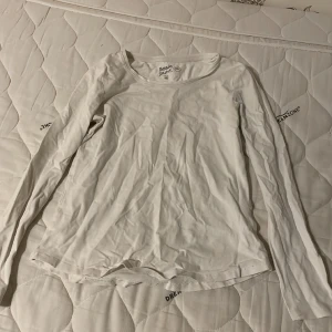 Vit basic tröja - Vit basic tröja från Ullared i storlek 146/152. Ganska bra skick