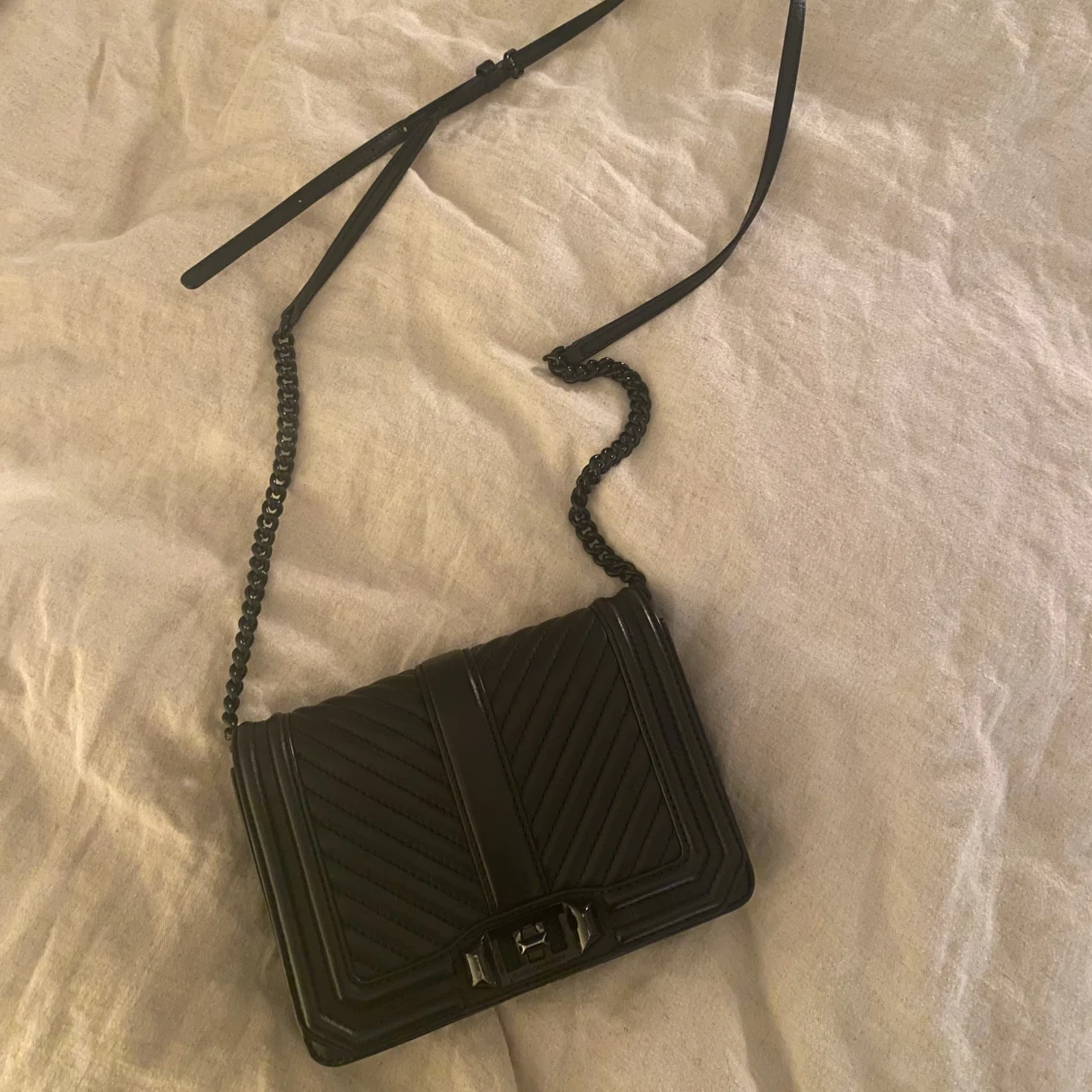 Svart väska letar ny ägare!