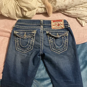 True religion jeans - Jeans i bra skick, låga i midjan 