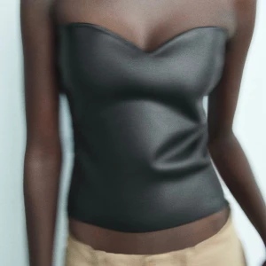 Zara topp läder - Aldrig använd, lappen kvar aldrig testad pga för liten 