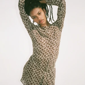 Realisation par klänning - Vacker klänning storlek M i bra skick kostar 220 Usd ny  