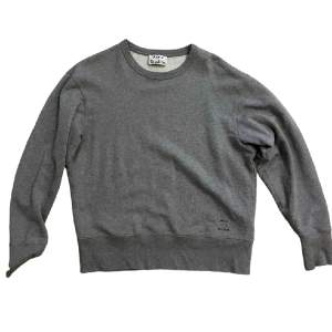 Sweatshirt från Acne.  Nypris 1700kr Storlek M passar även L. Grymt skick.😎