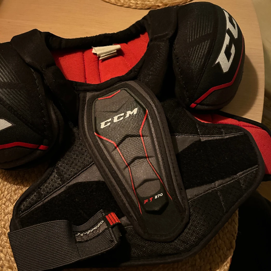 Axelskydd junior large CCM jetspeed