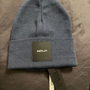 Replay Mössa - Mössa från replay ALDRIG ANVÄND  taggar fortfarande på  Perfekt julklapp! 