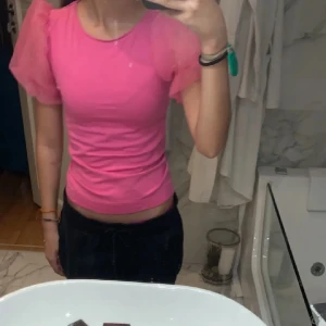 Zara tröja  - Super söt zara tröja som jag säljer pga att den inte Andvänds längre. Den är Andvänd mycket men i bra skick storlek 140 men passar mig som har Xxs 