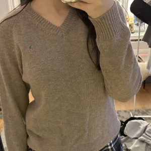 Stickad tröja  - Stickad tröja från boomerang. Fåtal gånger använd och i fint skick. Är i storlek M men passar även s. 