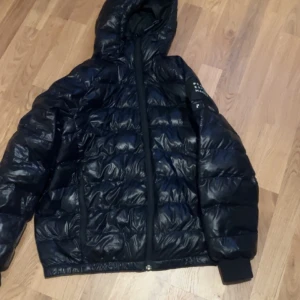 Peak vinterjacka - Använd 3 månader 