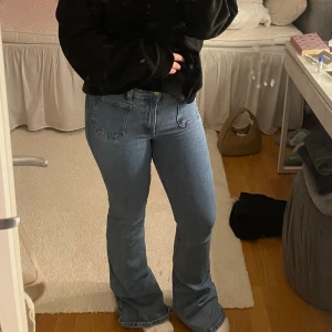 Jeans  - Bootcut jeans från mango. Använda fåtal gånger. 