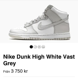 Nike dunks  - Säljer mina nike dunk high vast grey. I nyskick endast använda en gång. Storlek 40, men passar mig som är 39 om jag har extra sula i.  Postar i orginalboxen