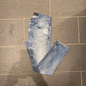 Tiger of Sweden jeans  - Skit feta Tiger of Sweden jeans i dunder skick utan några defekter.  Storlek: 32/32  Nypris: 1899 kr  Vårat pris: 499 kr