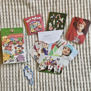 nct dream candy special ver. - allt ingår förutom pc och plåtasken 🫶 priset exkluderar frakten som räknas ut beroende på vikt och om man vill ha den spårad eller inte. köparen står för frakt!  kika ig @markmyheart99 för smidigare köp!!