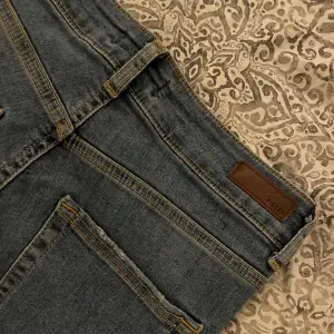 Fina jeans från Pieces, knappt använda. 
