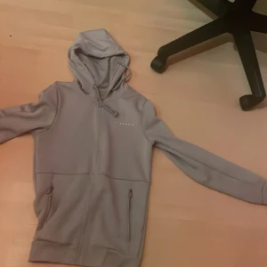 Mckenzie - 100% polyester Märke mckenzie Size S Ny pris 1,3