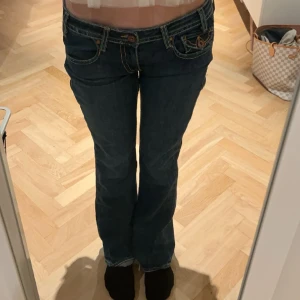 Lågmidjade jeans 😻 - Jätte snygga lågmidjade jeans med coola fickor från denim of virtue😍😍 nypris:900kr