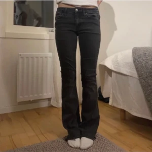 Zara jeans - Säljer dessa zara jeans som jag köpt på vinted då dom var lite för korta på mig! (lånade bilder)