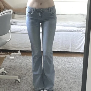 Zara jeans - Säljer då de inte kommer till användning, använd ett fåtal gånger.