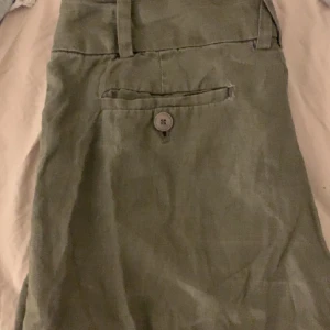 Fina linne byxor - Jätte fina Linne byxor säljer då dom är för små, jag är 173cm och dom sitter lite för kort på mig, Dom är low waist och utsvängda i benen