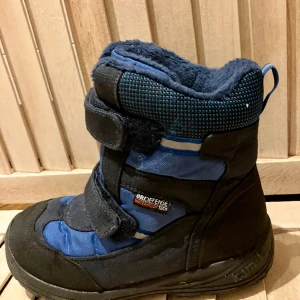 Kamik triton  - Vattentät vinterkänga i mycket bra skick, sparsamt använd.  Original kartong