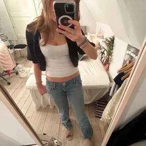 snygg ”bolero” - säljer den här jättefina boleron eller koftan! säljer pga kommer aldrig till användning! stl s men passar xs-m