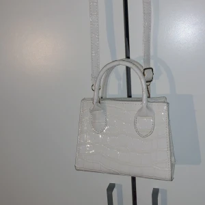 Vit väska  - Vit väska