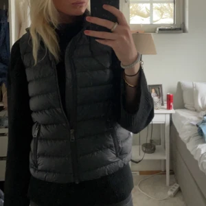 Ralph lauren väst - Fin Ralph Lauren väst perfekt nu till våren! Det är barnstorlek men sitter som en xxs/xs