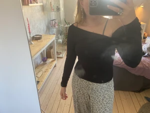 Säljer  - Säljer min tröja från HM för jag använder inte den🫶🏼Köpt för 199kr säljer för 129kr