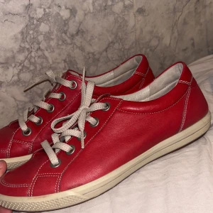 Ecco skor äkta skinn  - Ecco skor i äkta skin sparsamt använda storlek 39