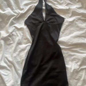 Klänning  - Klänning köpt från H&M aldrig använt.