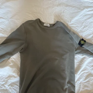 Stone Island - fin tröja som passar bra för 175 cm också BARA TRÄFFAS INOM STOCKHOLM!!!