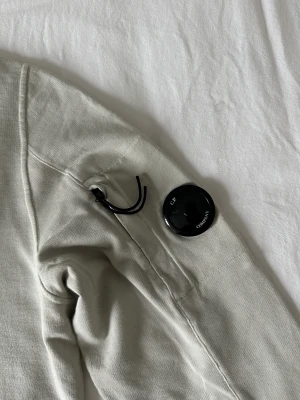 C.P. Company Sweatshirt - Nypris: 1 900kr Skick: 9/10 Storlek: XL