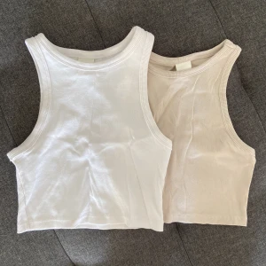 Beige och vitt linne - 2 H&M linnen som jag köpte för ett år sedan. Är i väldigt bra skick. Båda säljs för 100kr eller 50kr/st 