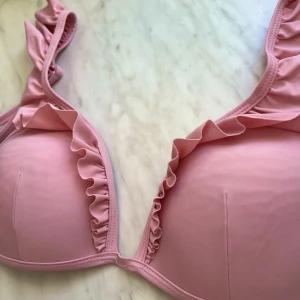 Bikinitopp - Bikinitopp, i princip oanvänd 💕🌸