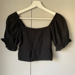 Topp från Bikbok - Söt topp från bikbok. Använd 1 gång!