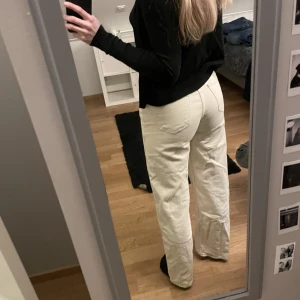 Beiga jeans - Snygga beiga jeans, hade behållt om de inte va lite för korta enligt mig.