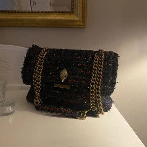 Kurt Geiger väska - Nypris 2000, säljer för 1000! Gratis frakt vid snabb affär 