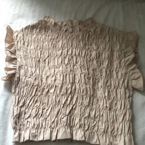 Fin tröja  - Hej, säljer min fina tröja då den aldrig används. Köpt för ca 6 mån sen men aldrig använd därav har den inga tecken alls på användning. Hör av dig vid frågor eller intresse 💗