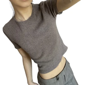 Zara t-shirt - Fin zara topp i nyskick! Kvalitativt och skönt material, ”ribstickat”. Storlek M😍155kr + frakt