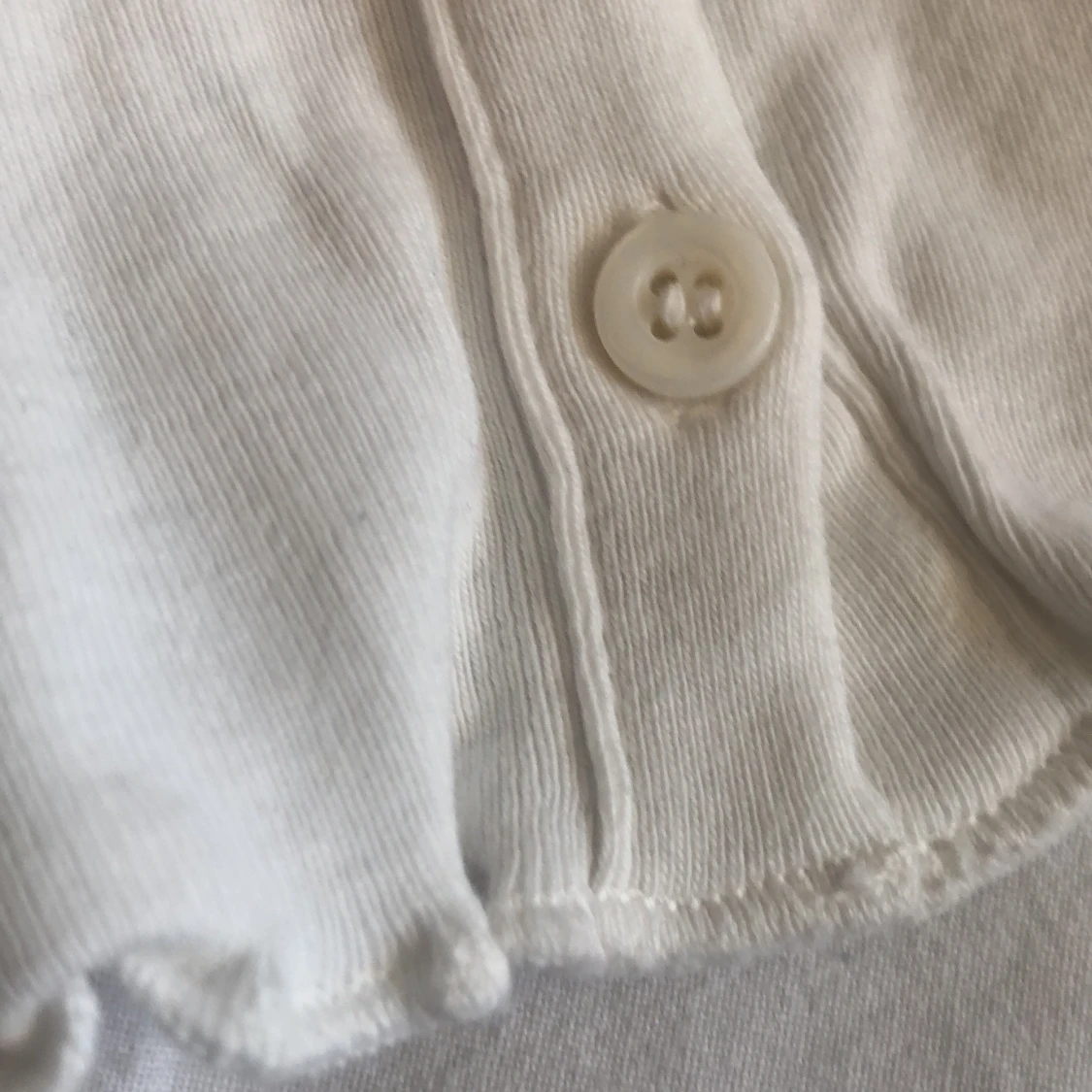 FIN VIT BLUS MED ETT V - 91