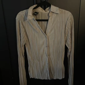 Gina tricot tröja  - En Gina tricot tröja. Nyskick!