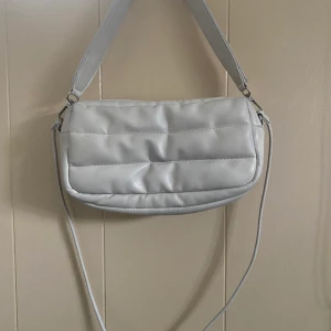 Väska  - Väska från Gina i fint skick!  Skicka pm för frågor, fler bilder osv! 