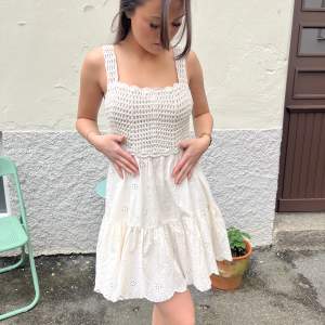 Suuuuuperfin vit klänning, helt oanvänd😁😁perfekt till studenten eller avslutning i skolan! 