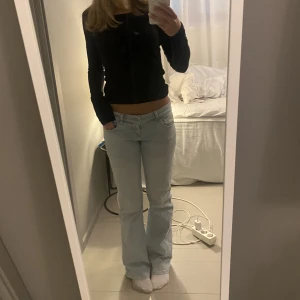 LTB ROXY Jeans - Jag säljer demhär snygga jeansen, då dem är för stora på mig. Jag är 165 cm lång. Dem säljs ej längre. Köparen står för frakten. 💕