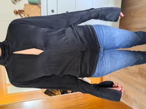 Birgitte herskind blus - 100 %silke Birgitte herskind Höghalsad svart blus med öppning vid bysten Mycket gott skick! Stl M