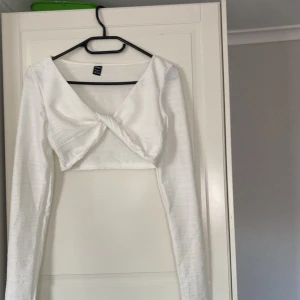 Top  - top , 30kr+frakt , aldrig använd 